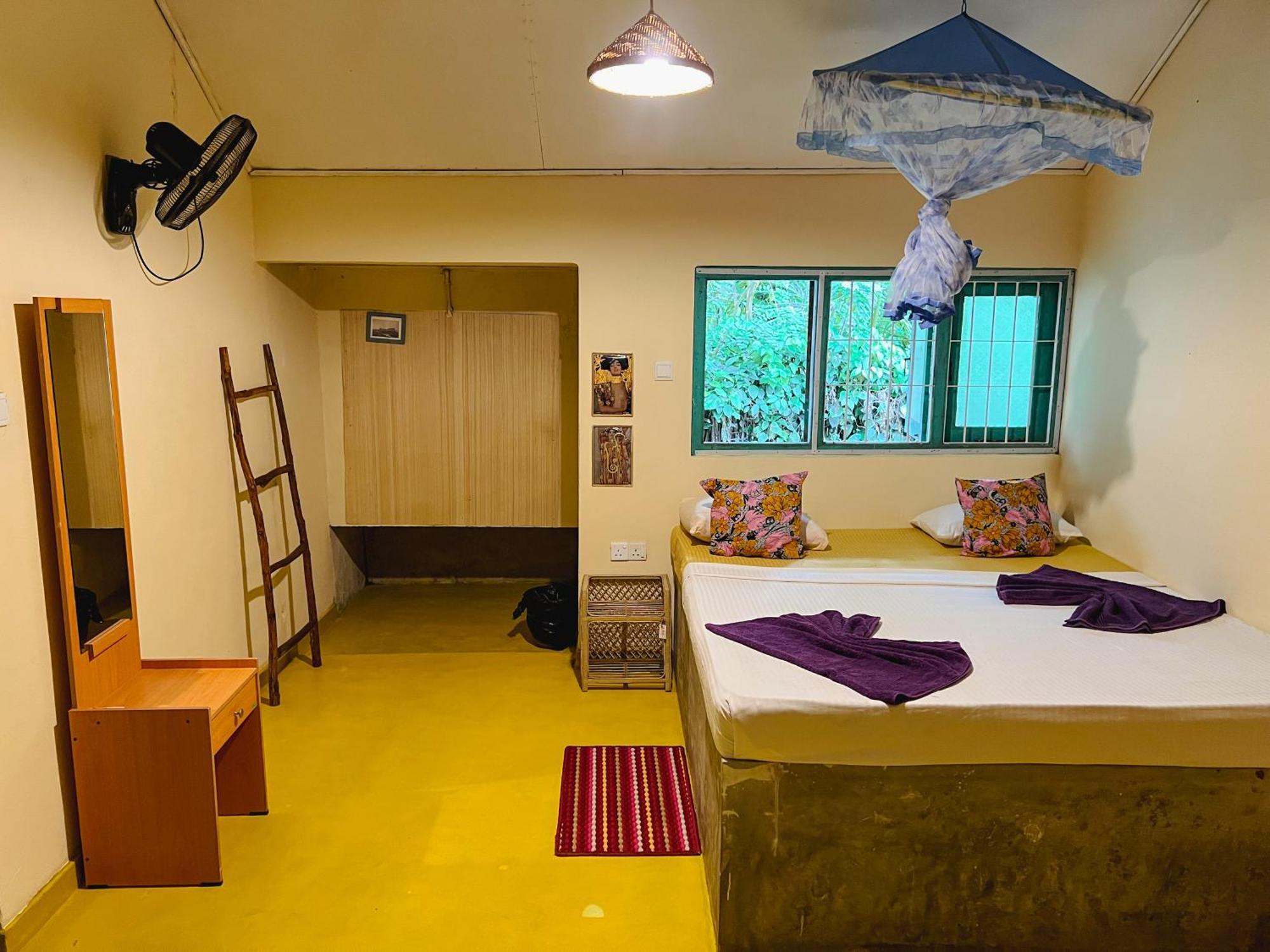 Lazy Monkey Surfhostel - Sri Lanka Dikwella Esterno foto